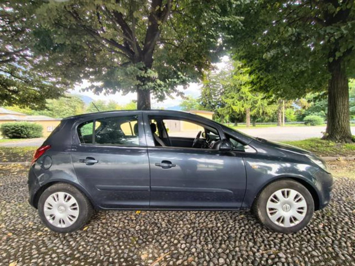 Opel Corsa 1.2 5 porte Club (3)