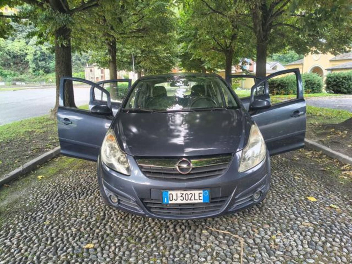 Opel Corsa 1.2 5 porte Club (8)
