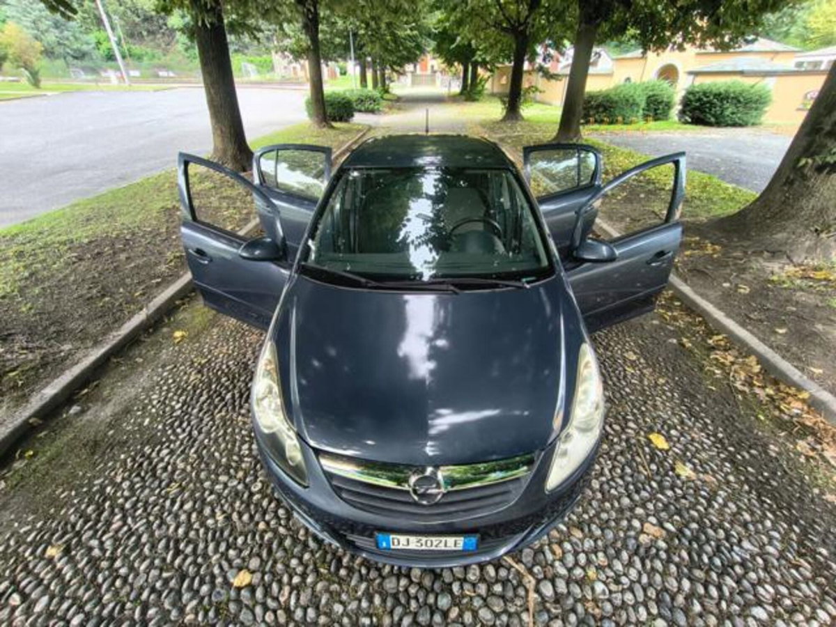 Opel Corsa 1.2 5 porte Club (9)