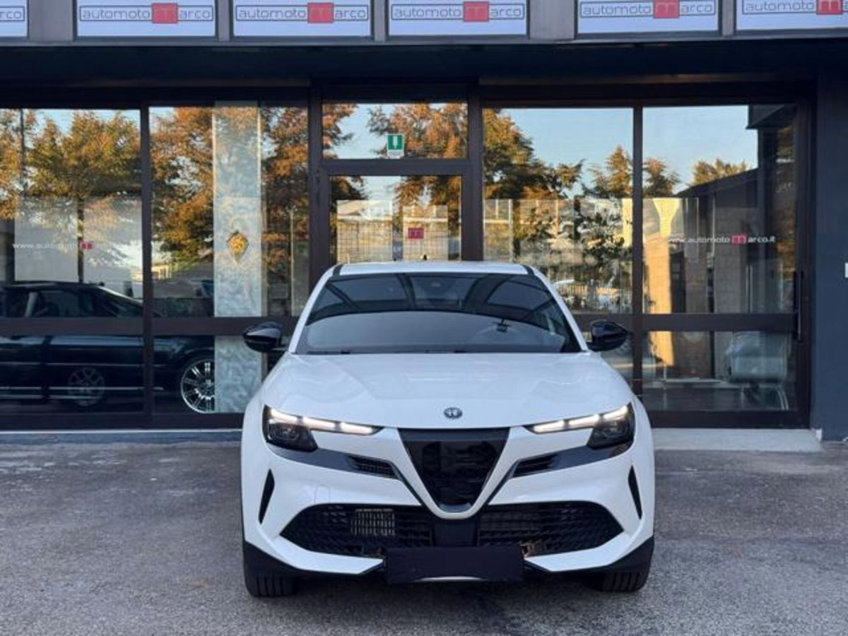 Alfa Romeo Junior 1.2 ibrida Sport Speciale 145cv edct6 (2)
