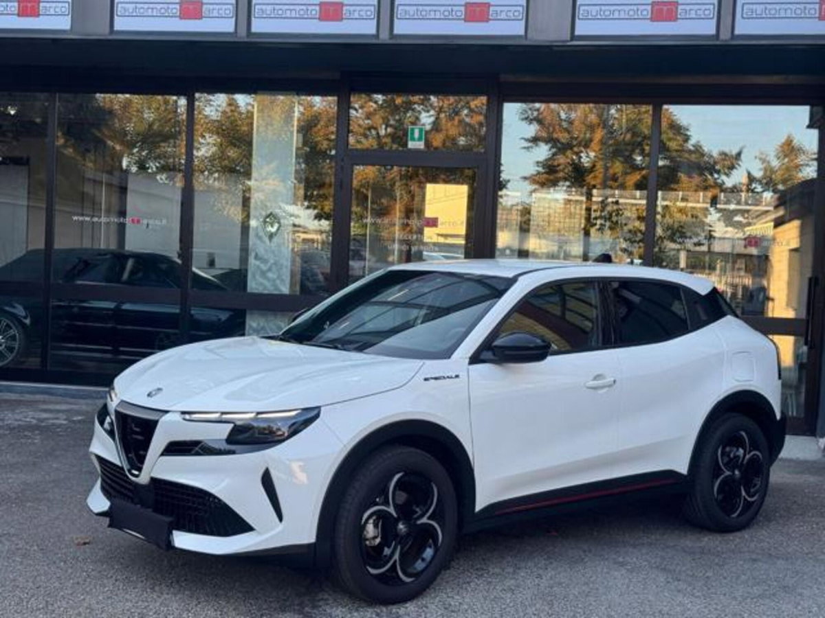 Alfa Romeo Junior 1.2 ibrida Sport Speciale 145cv edct6 (3)