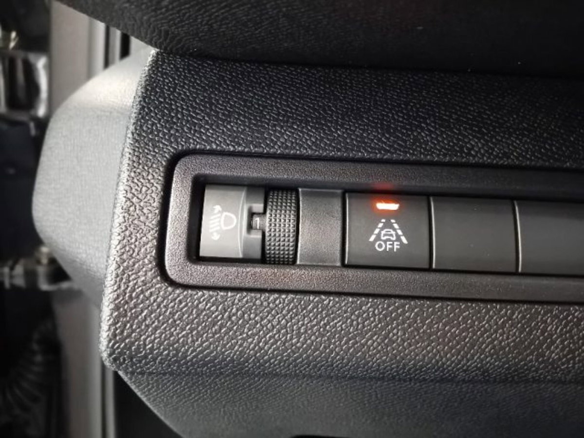 Peugeot 3008 BlueHDi 130 S&S EAT8 Active Pack (18)