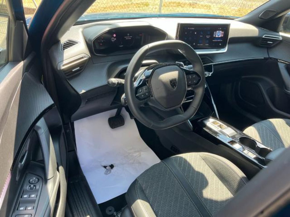 Peugeot 2008 1.2 hybrid Allure 145cv e-dcs6 (8)