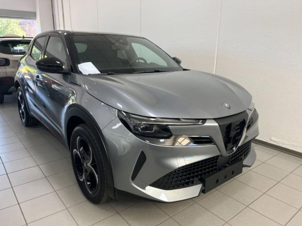 Alfa Romeo Junior 1.2 ibrida Speciale 145cv edct6
