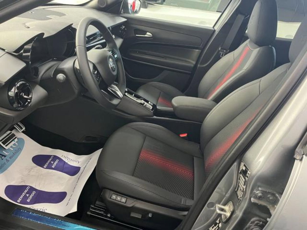 Alfa Romeo Junior 1.2 ibrida Speciale 145cv edct6 (14)