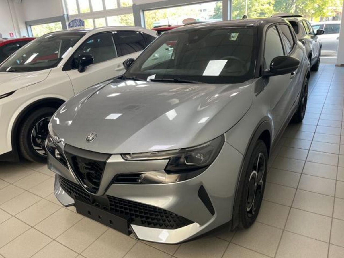 Alfa Romeo Junior 1.2 ibrida Speciale 145cv edct6 (3)