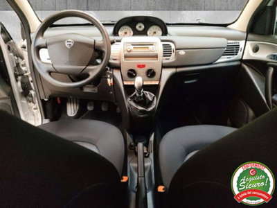 Lancia Ypsilon 1.2 69 CV Unyca (10)