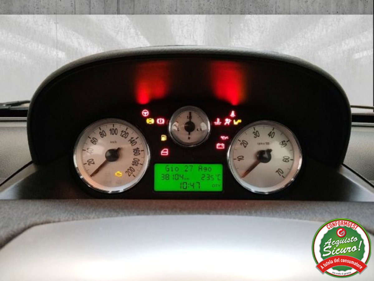Lancia Ypsilon 1.2 69 CV Unyca (12)