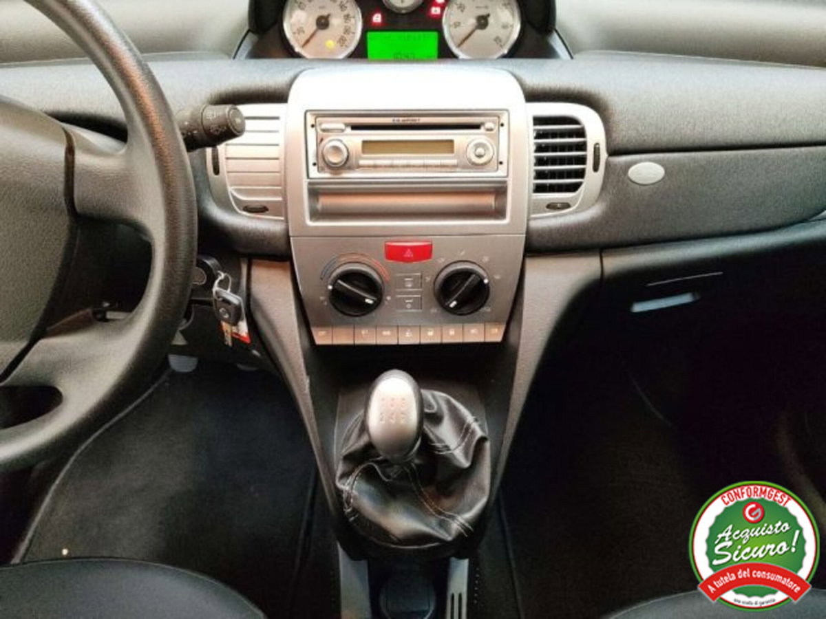 Lancia Ypsilon 1.2 69 CV Unyca (13)
