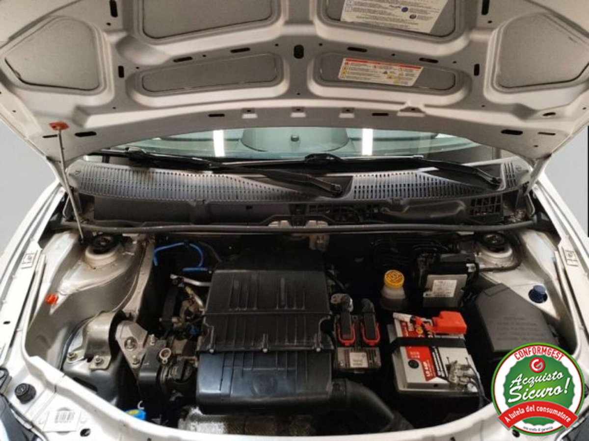 Lancia Ypsilon 1.2 69 CV Unyca (18)