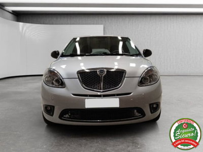 Lancia Ypsilon 1.2 69 CV Unyca (2)