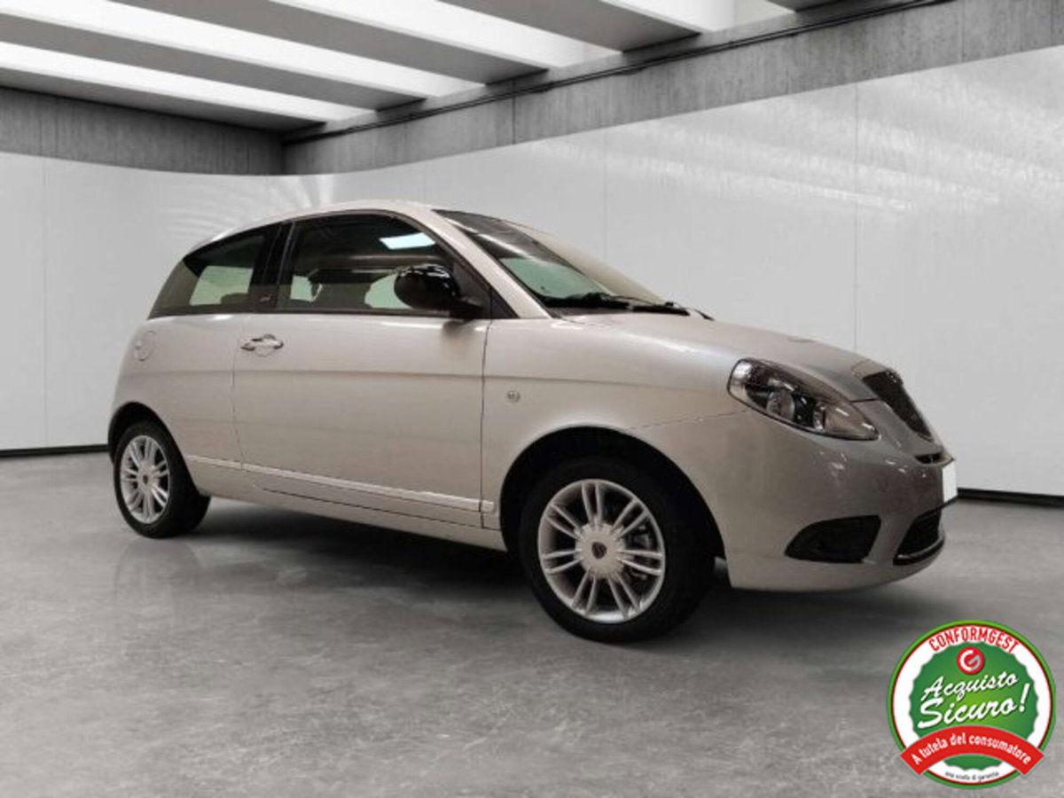 Lancia Ypsilon 1.2 69 CV Unyca (3)