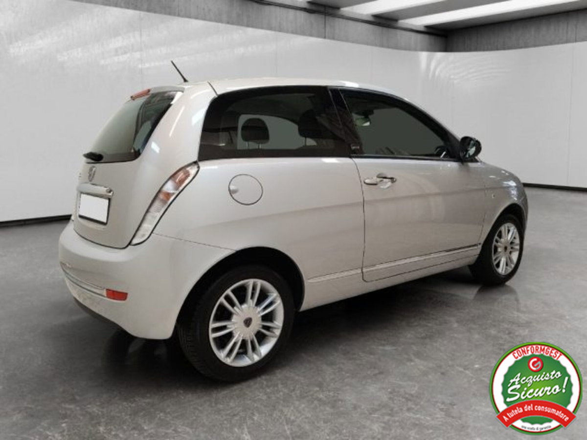 Lancia Ypsilon 1.2 69 CV Unyca (4)