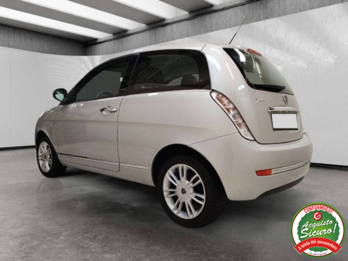 Lancia Ypsilon 1.2 69 CV Unyca (6)