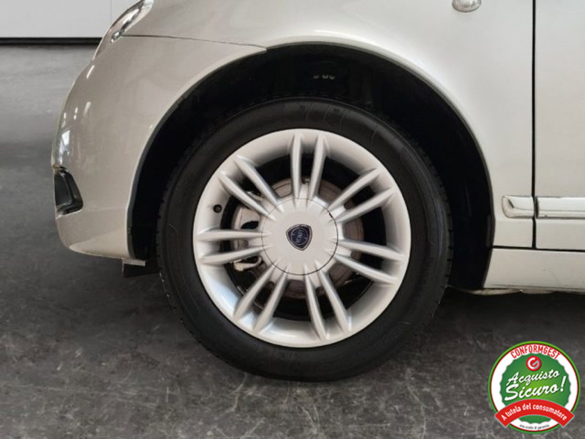 Lancia Ypsilon 1.2 69 CV Unyca (7)
