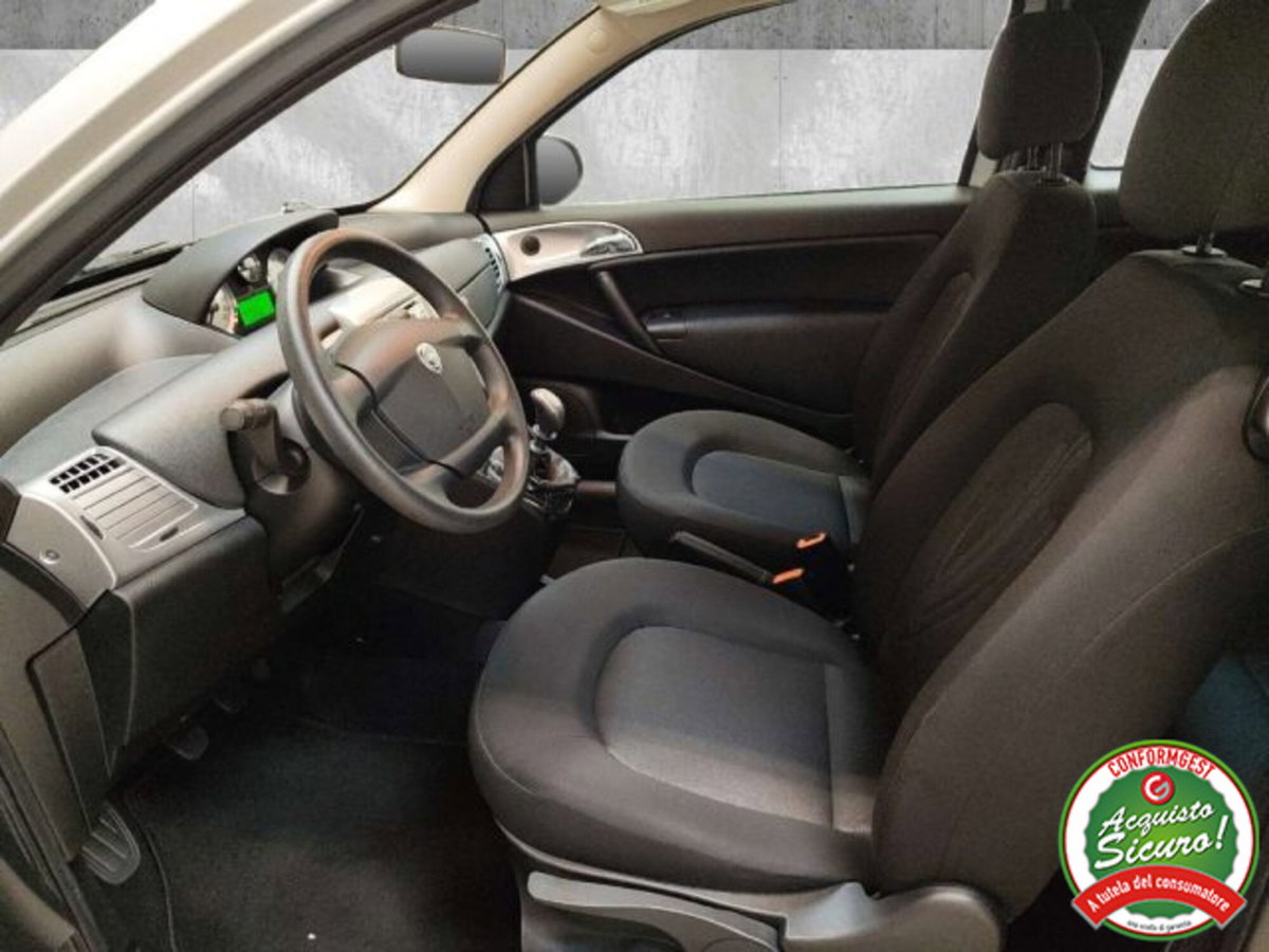 Lancia Ypsilon 1.2 69 CV Unyca (8)