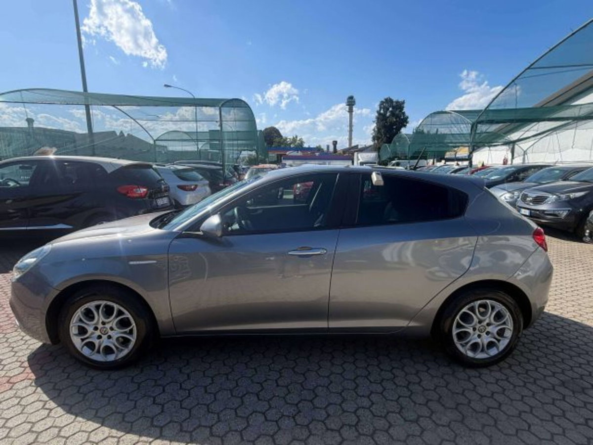 Alfa Romeo Giulietta 1.6 JTDm Giulietta 120cv (2)