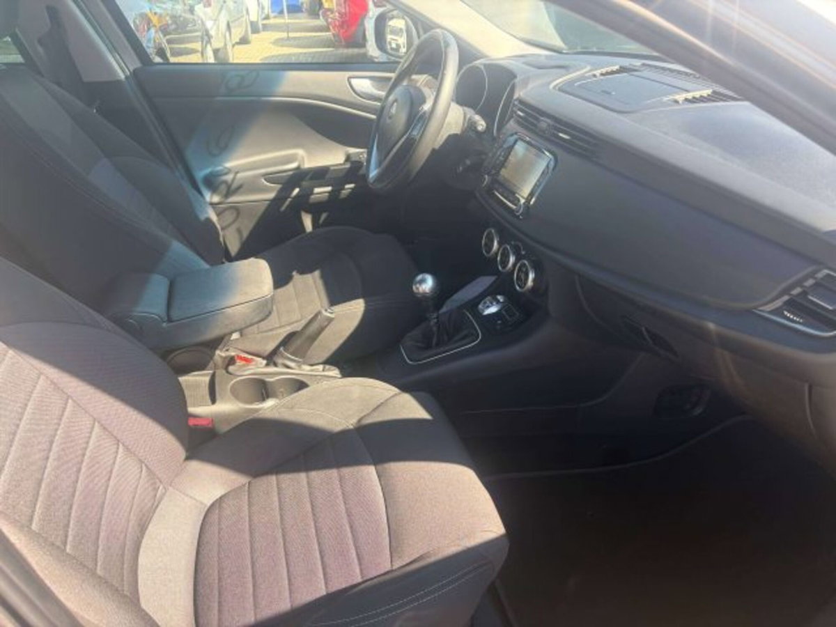 Alfa Romeo Giulietta 1.6 JTDm Giulietta 120cv (6)