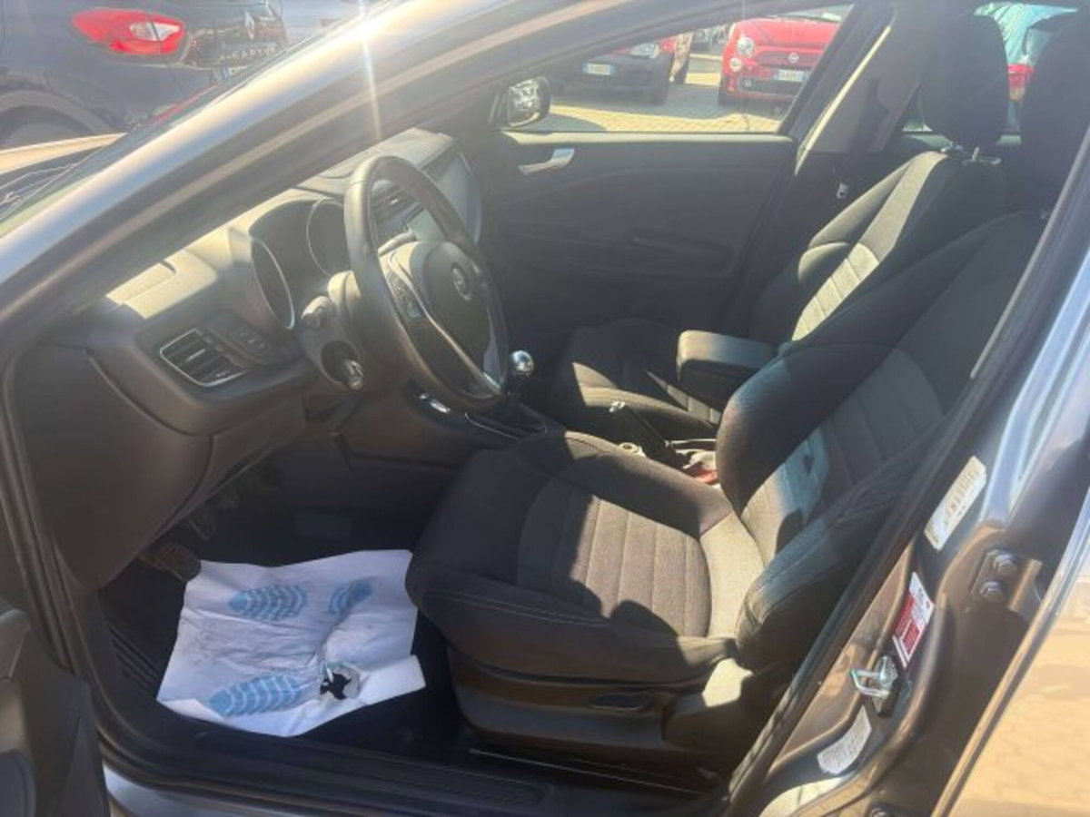 Alfa Romeo Giulietta 1.6 JTDm Giulietta 120cv (8)