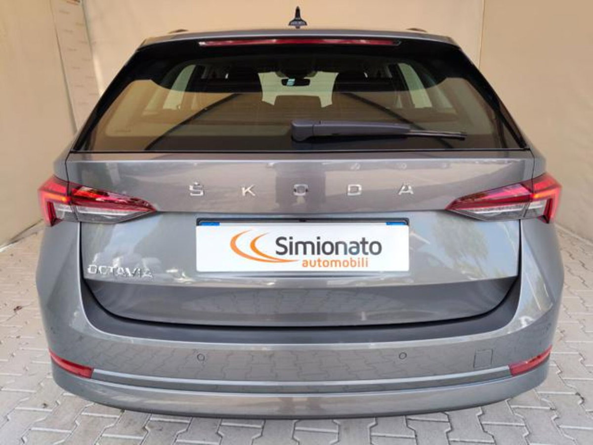 Skoda Octavia Station Wagon 2.0 TDI EVO SCR DSG Wagon Executive (6)
