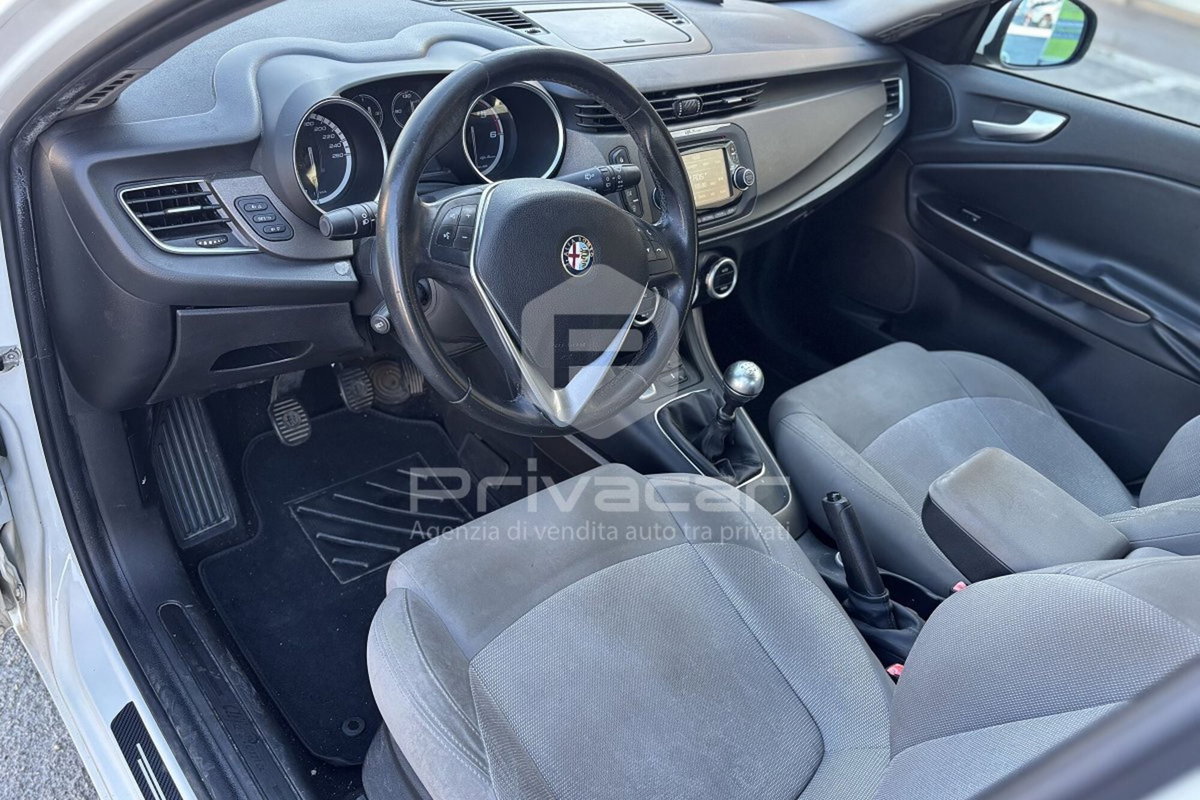 Alfa Romeo Giulietta 1.6 JTDm-2 Exclusive (9)