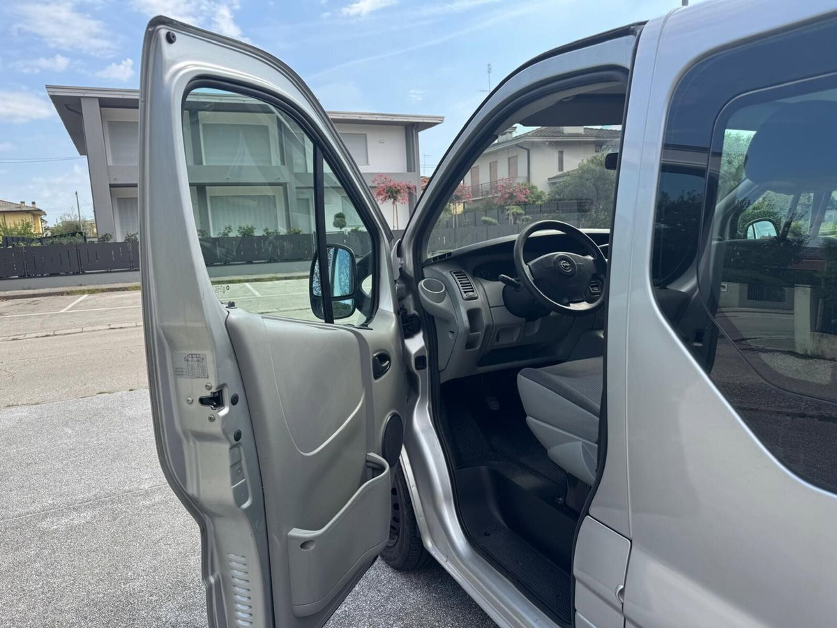 Opel Vivaro Furgone 27 2.0 CDTI 120CV PC-TN Combi 9 posti (11)