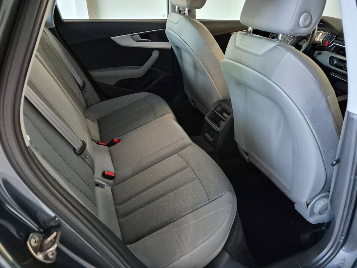 Audi A4 Avant 2.0 TDI 150 CV Business (14)