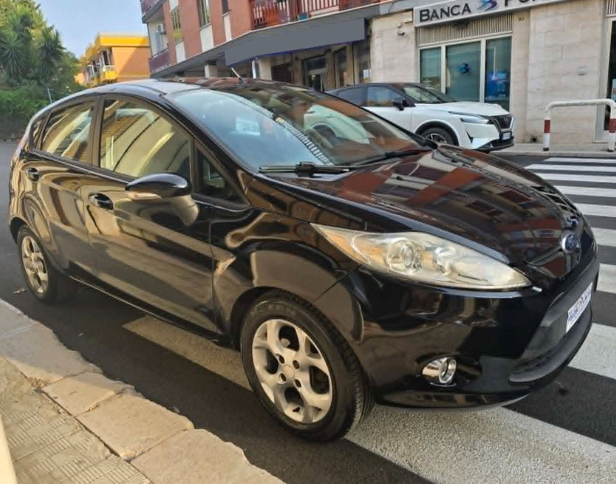 Ford Fiesta 1.4 TDCi 70CV 5 porte Titanium (3)