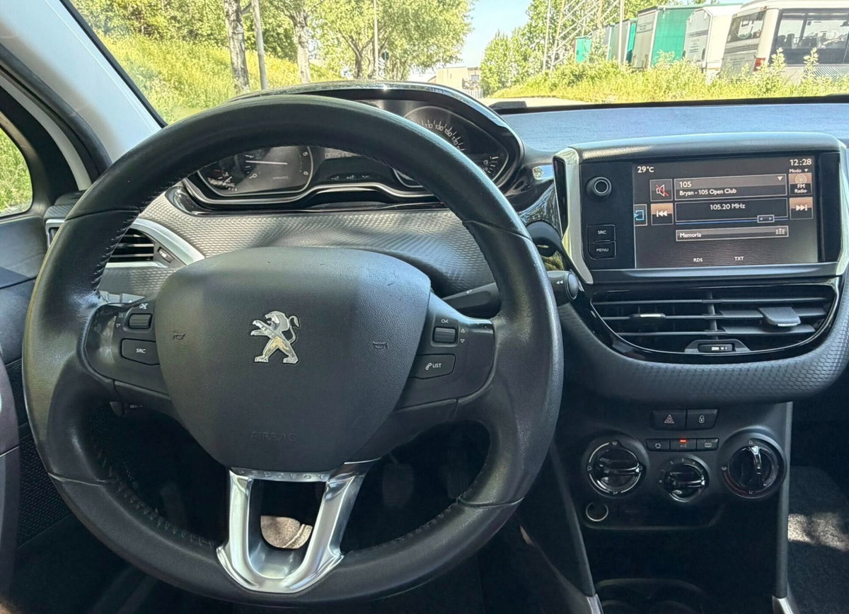 Peugeot 2008 100 Black Matt (10)