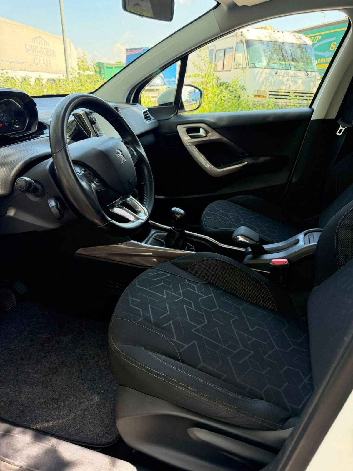 Peugeot 2008 100 Black Matt (17)