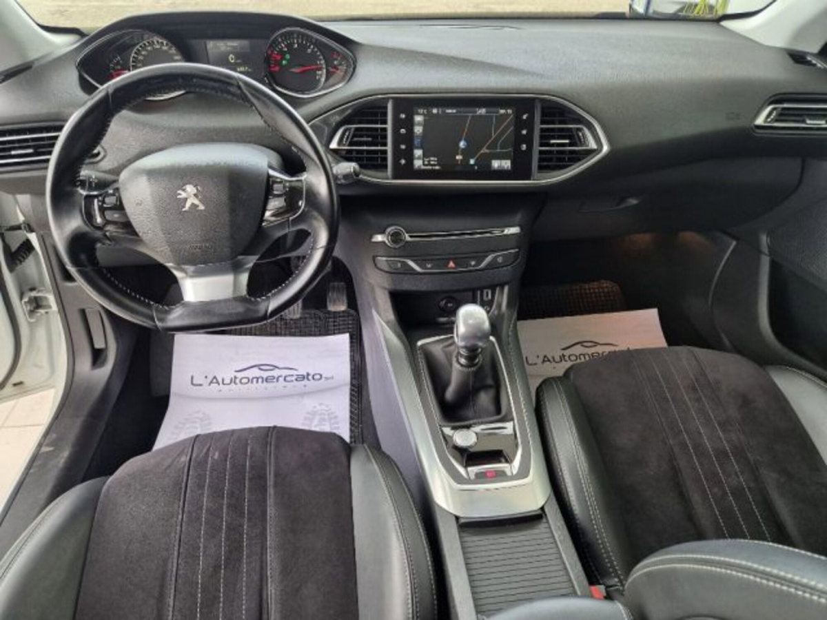 Peugeot 308 BlueHDi 120 S&S Allure (8)