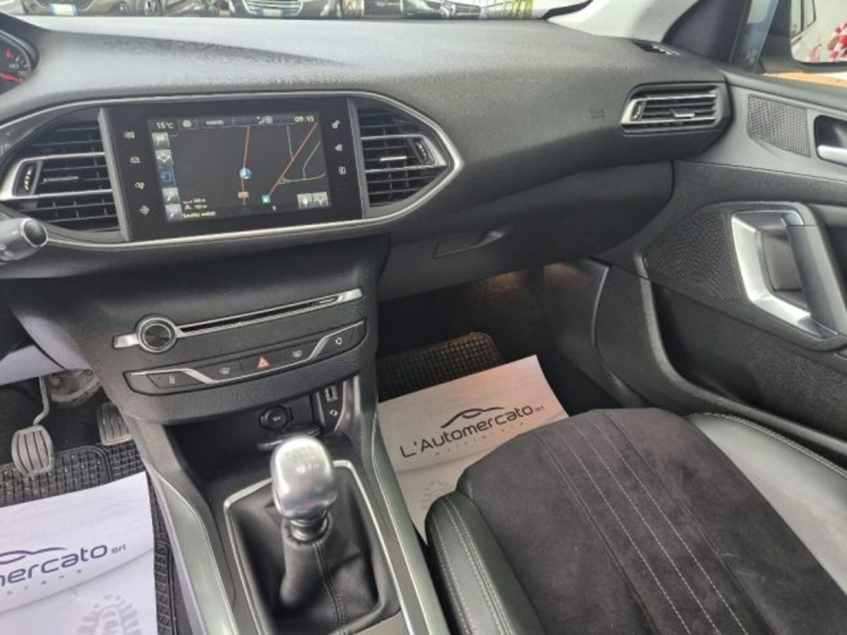 Peugeot 308 BlueHDi 120 S&S Allure (9)