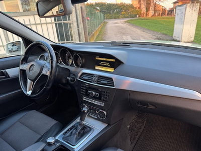 Mercedes-Benz Classe C Station Wagon 220 CDI BlueEFFICIENCY Avantgarde AMG (11)
