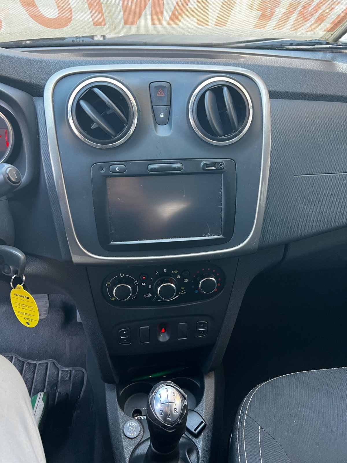 Dacia Sandero 1.2 GPL 75CV Ambiance (9)