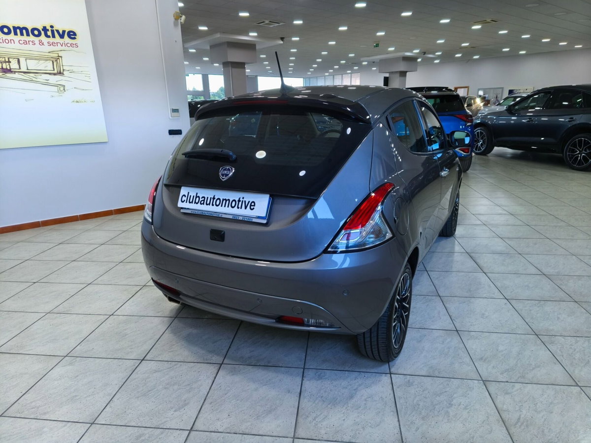 Lancia Ypsilon 1.0 FireFly 5 porte S&S Hybrid Ecochic Gold (6)