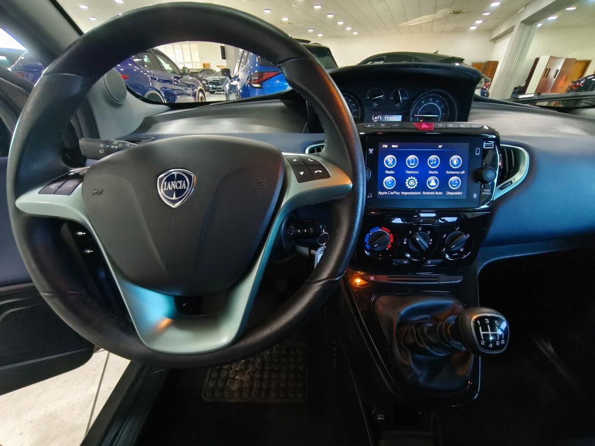 Lancia Ypsilon 1.0 FireFly 5 porte S&S Hybrid Ecochic Gold (8)