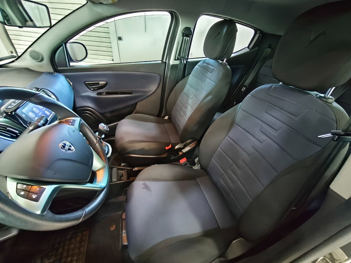 Lancia Ypsilon 1.0 FireFly 5 porte S&S Hybrid Ecochic Gold (9)