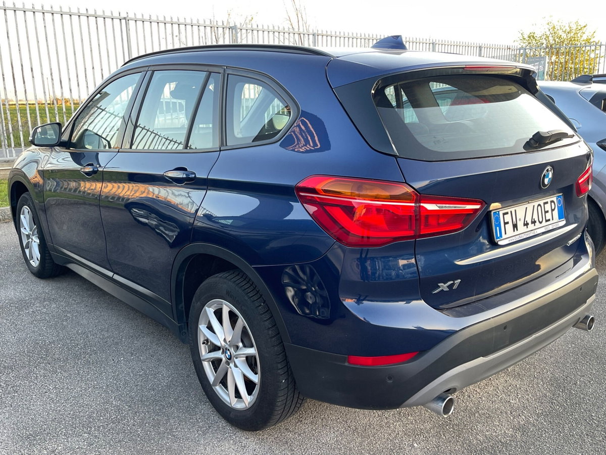 BMW X1 sDrive18d Business (3)