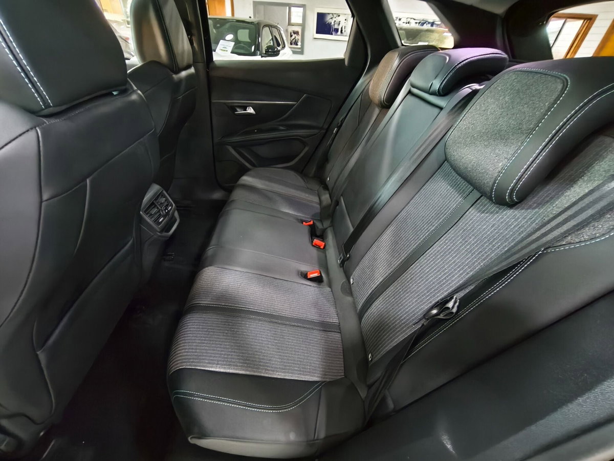 Peugeot 3008 BlueHDi 130 S&S EAT8 Allure Pack (12)