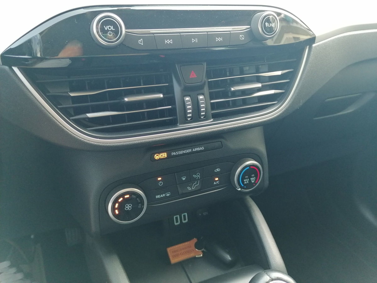Ford Kuga 1.5 EcoBlue 120 CV 2WD Titanium (19)