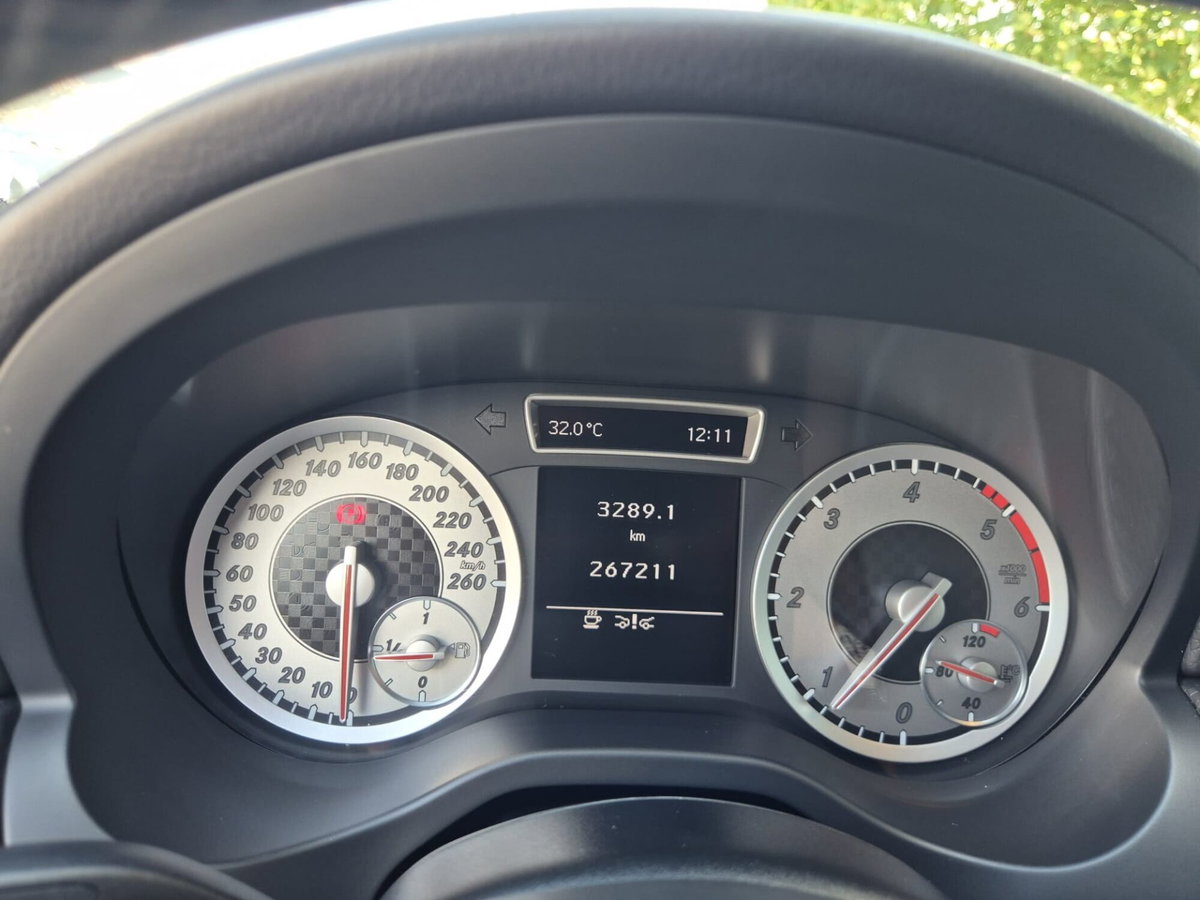 Mercedes-Benz Classe A 180 CDI BlueEFFICIENCY Automatic Sport (16)