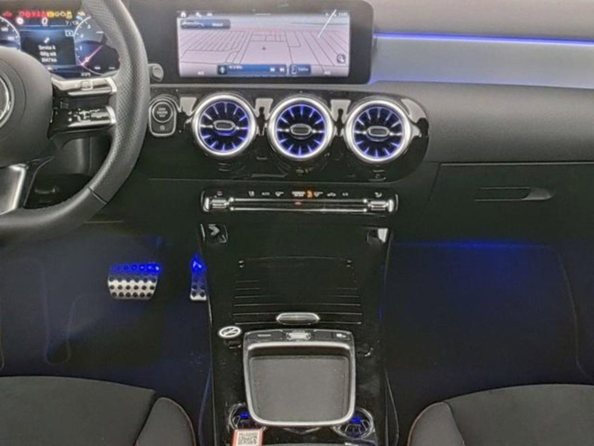 Mercedes-Benz Classe A Sedan 180 AMG Line Premium Plus auto (4)