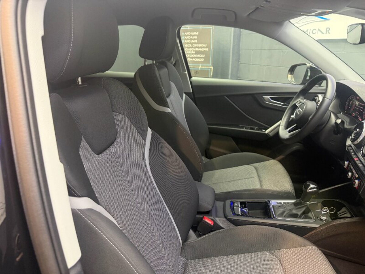Audi Q2 Q2 35 TFSI S tronic Identity Black (11)