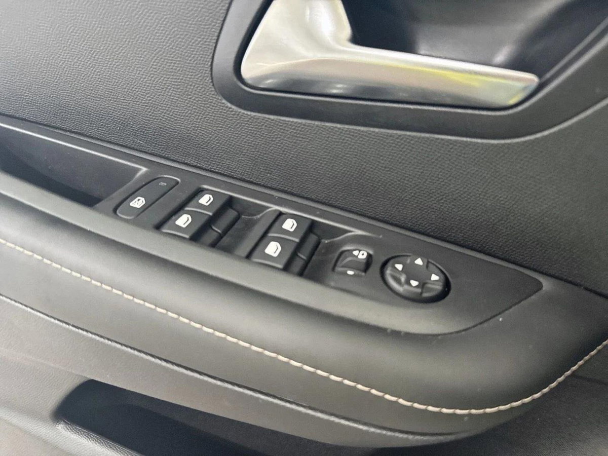 Peugeot 208 PureTech 100 Stop&Start 5 porte Allure (12)