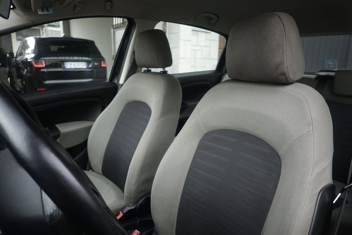 Fiat Grande Punto 1.3 MJT 90 CV 5 porte Dynamic (16)