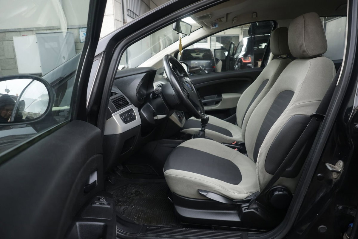 Fiat Grande Punto 1.3 MJT 90 CV 5 porte Dynamic (17)