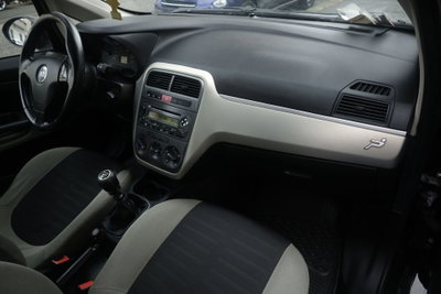 Fiat Grande Punto 1.3 MJT 90 CV 5 porte Dynamic (8)