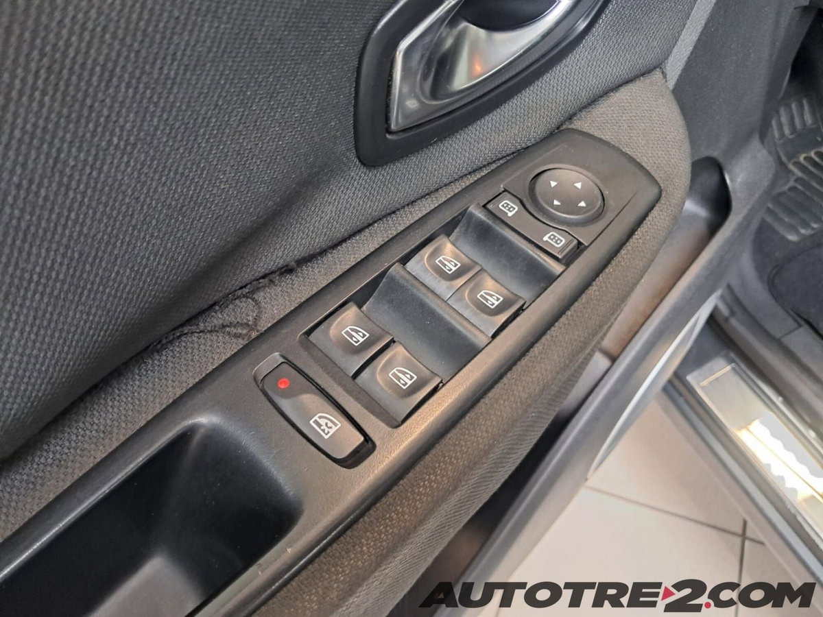 Renault Scénic X-Mod 1.5 dCi 110CV EDC Dynamique (9)