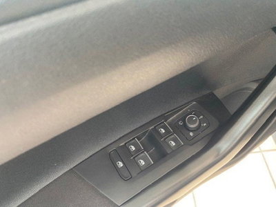 Volkswagen Polo 1.0 tsi R-Line 95cv dsg (8)