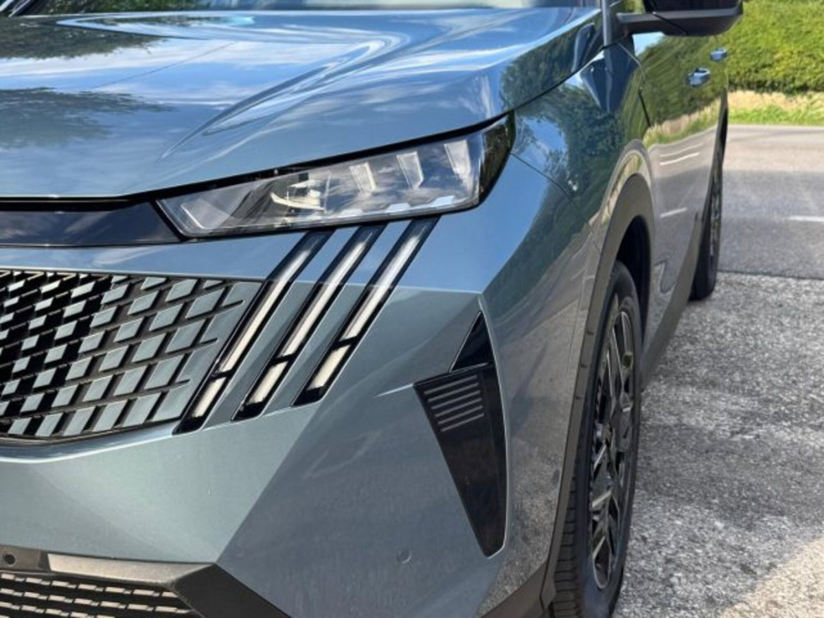 Peugeot 3008 1.2 hybrid GT 145cv e-dcs6 (5)